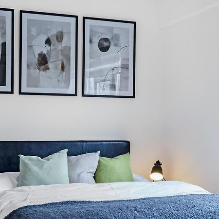 Stylish Excel 3 Bedroom Flat London Exterior photo