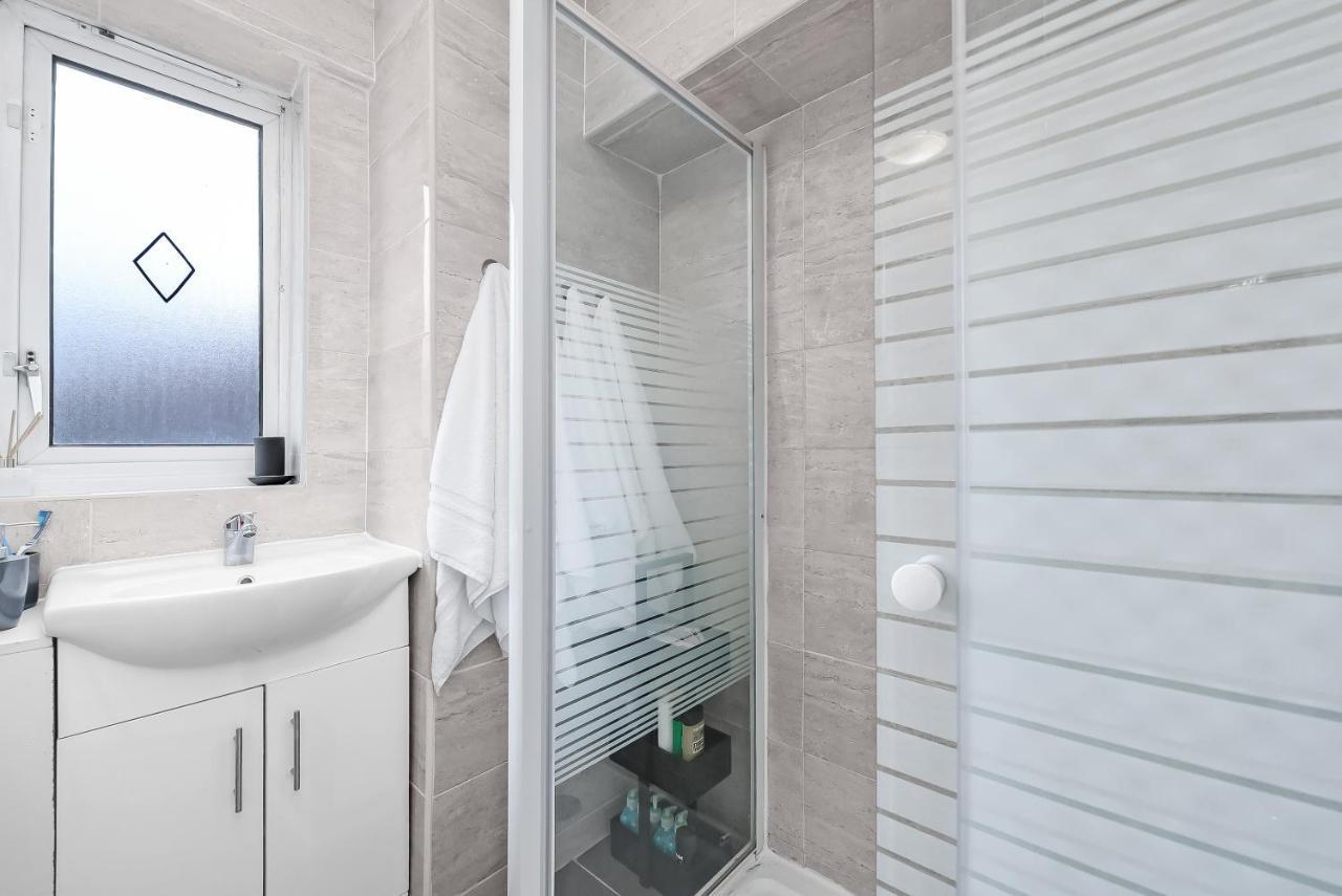 Stylish Excel 3 Bedroom Flat London Exterior photo